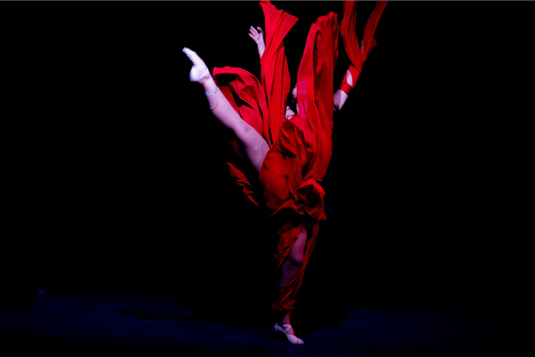 Danseur sur fond noir
